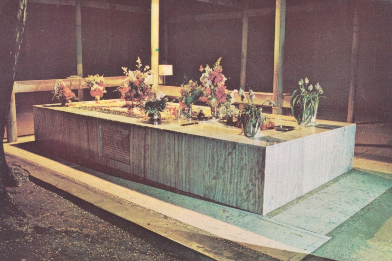 05-12 - Pondichery - ashram - tombeau - 6